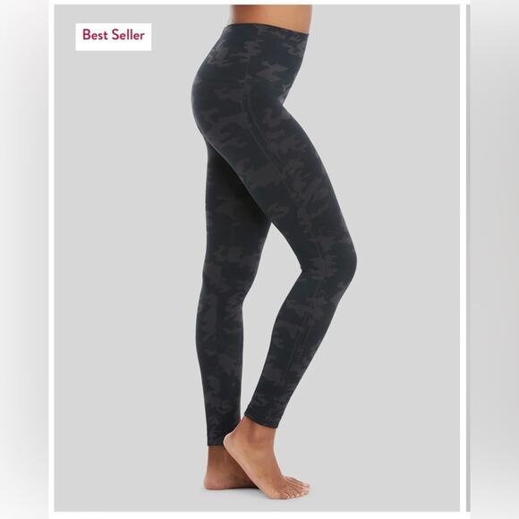 SPANX Pants - Spanx look at me now seamless camo leggings. size small